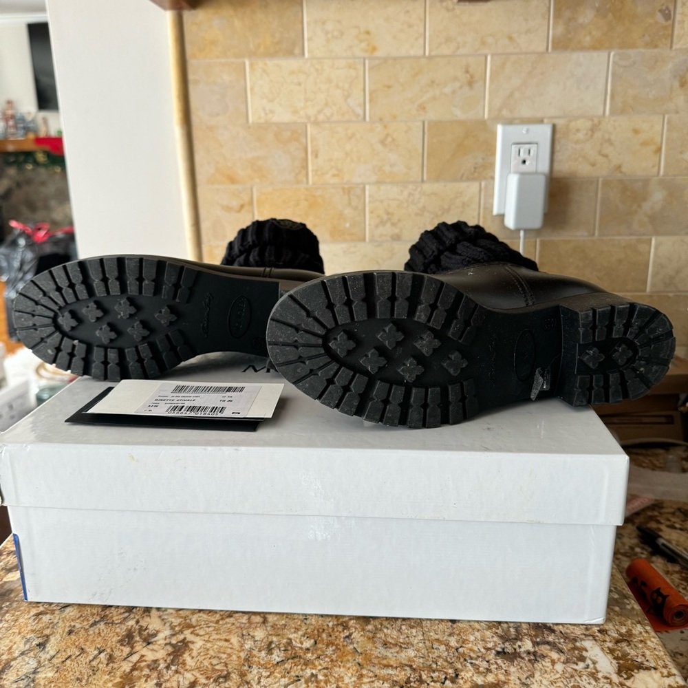 Moncler boots - Picture 3 of 3